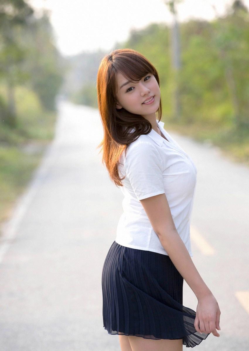 丰满制服美女篠崎愛图片壁纸
