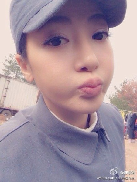 大眼睛美女陈紫函卖萌自拍照