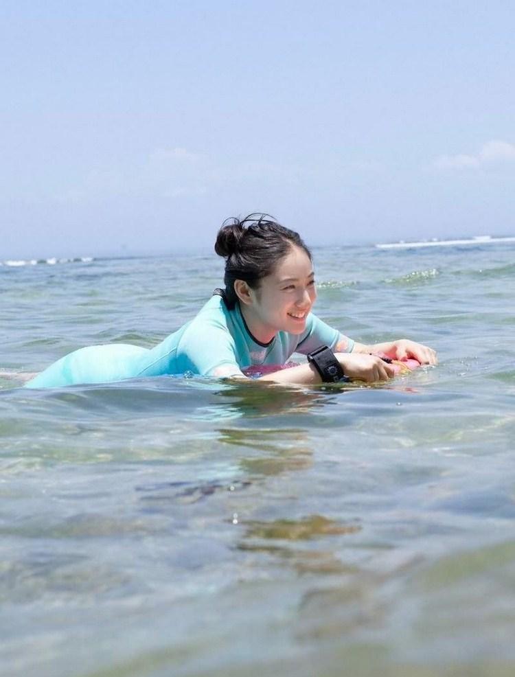 日本美女巨乳av入江纱绫人体高清写真图
