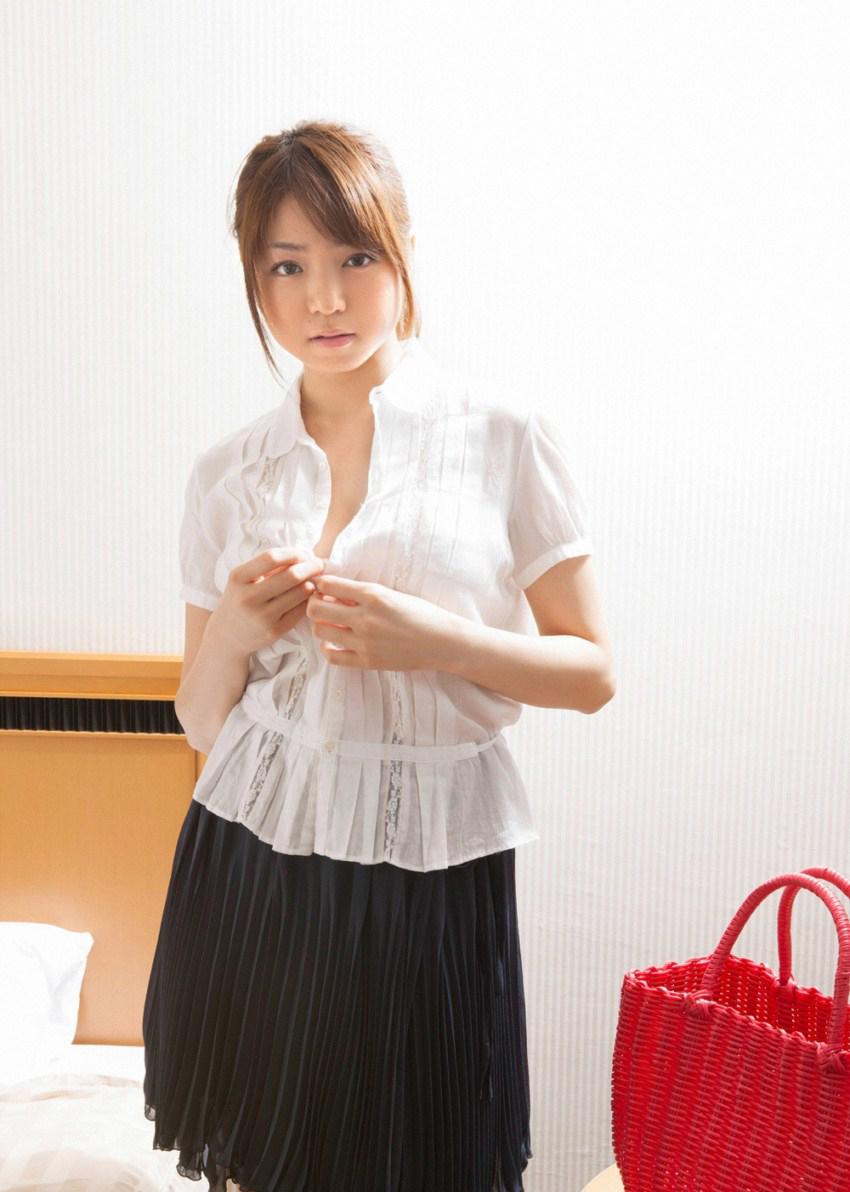 日本制服妹子中村静香比基尼写真可爱女生图片