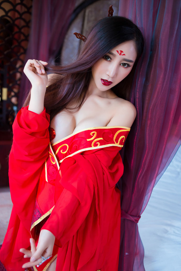 现代东方不败邹晶晶另类性感艺术摄影写真