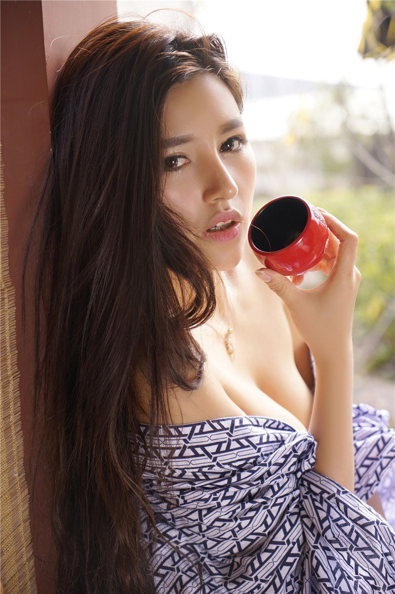 汪佩妮Penny嫩滑美背写真 女人味爆棚