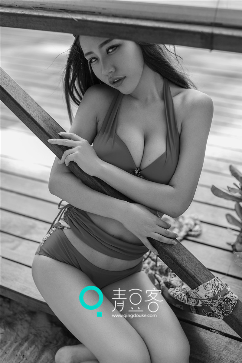 三亚旅拍 美昕Yumi红色内衣写真 性感可爱又迷人