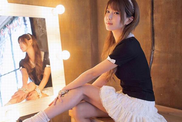 丝交韩国丝袜美女许允美唯美写真