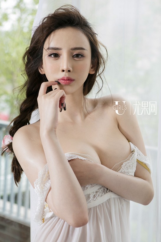温婉恬静美女于思琪氧气写真四万年一遇 令人联想翩翩