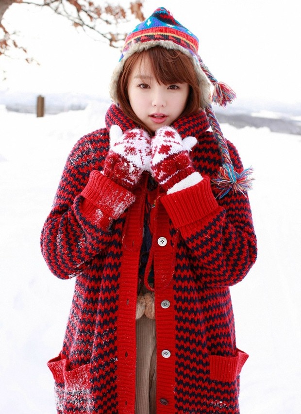 纯美女生筱崎爱雪地写真