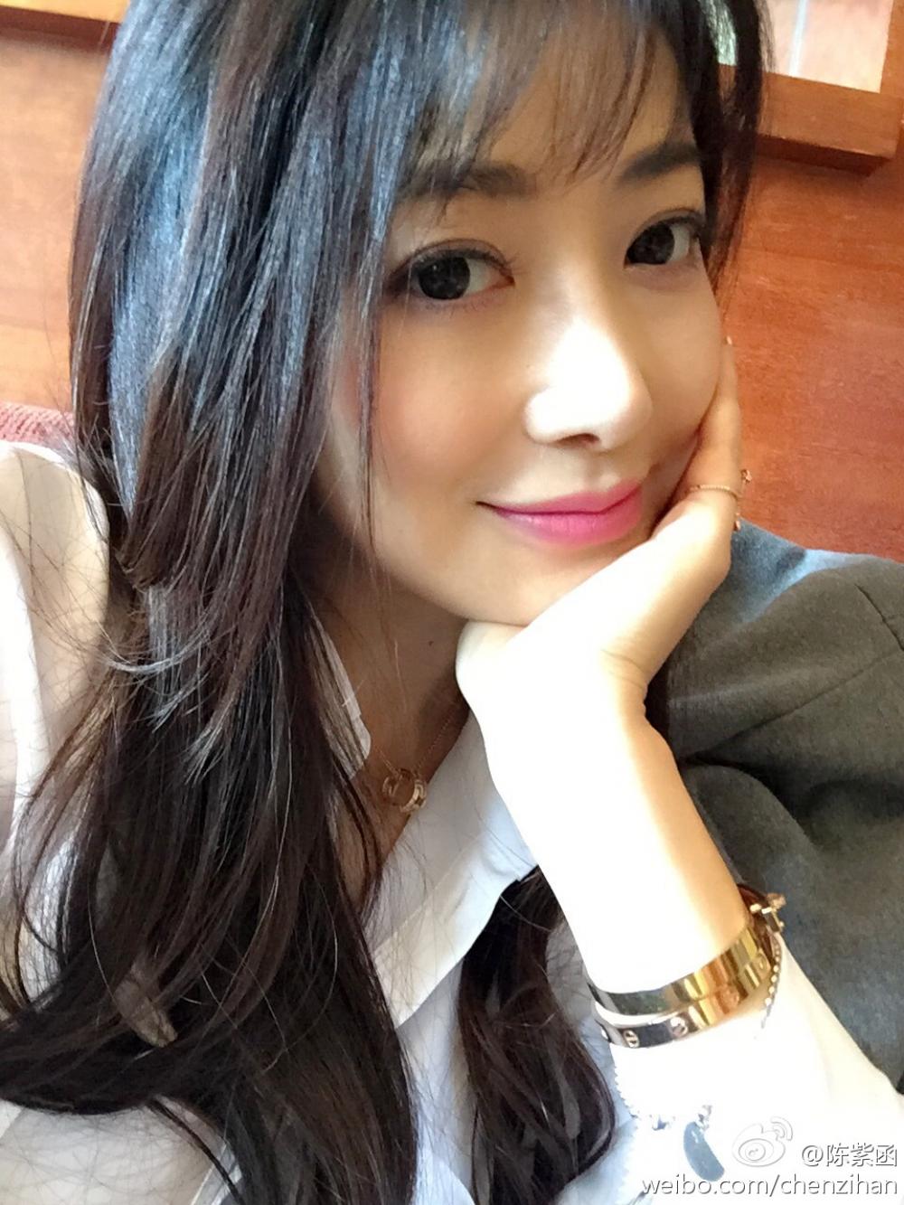丝袜高跟鞋美女图片