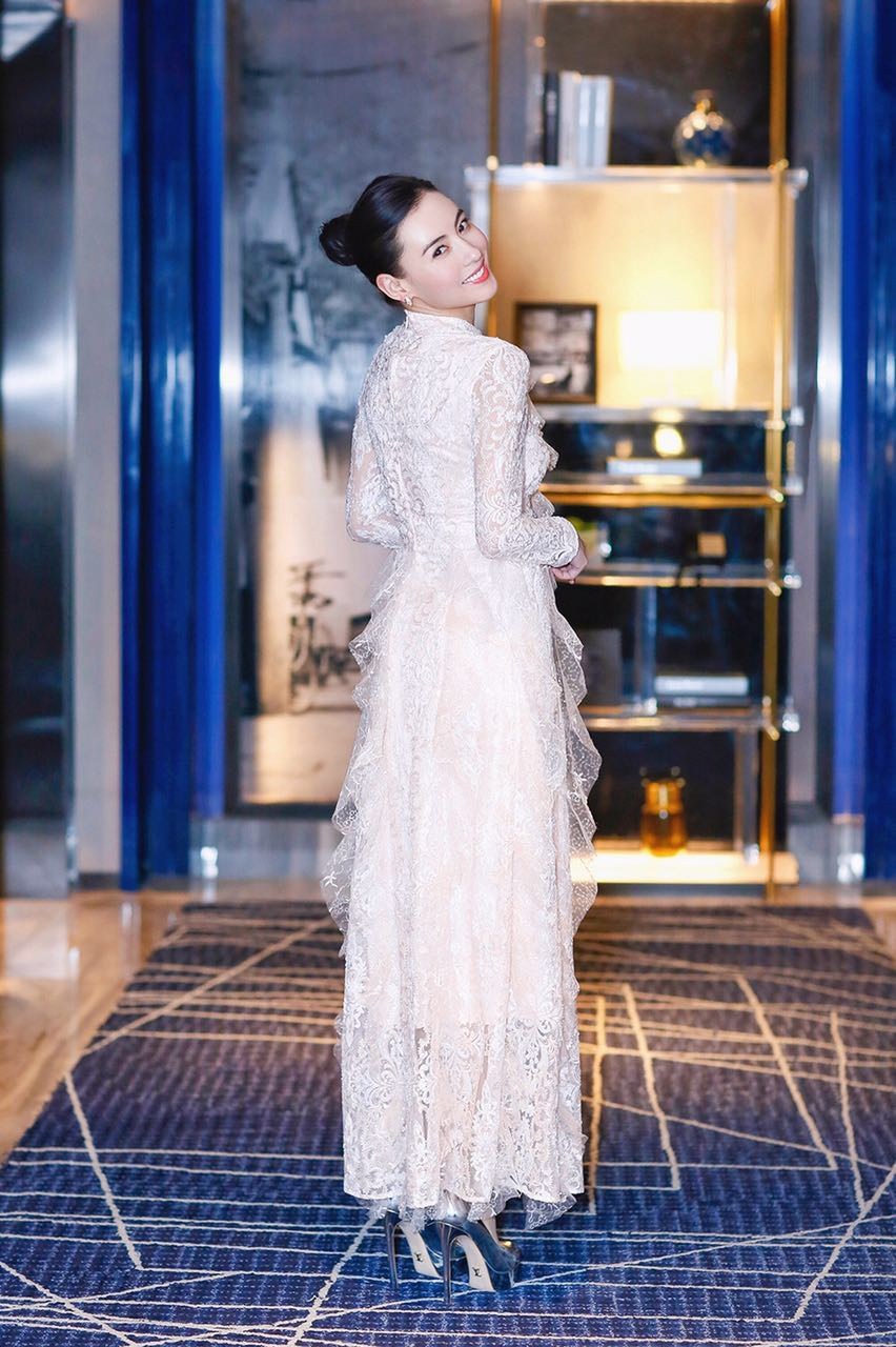 回眸一笑!张柏芝飘逸似仙女美艳撩人心