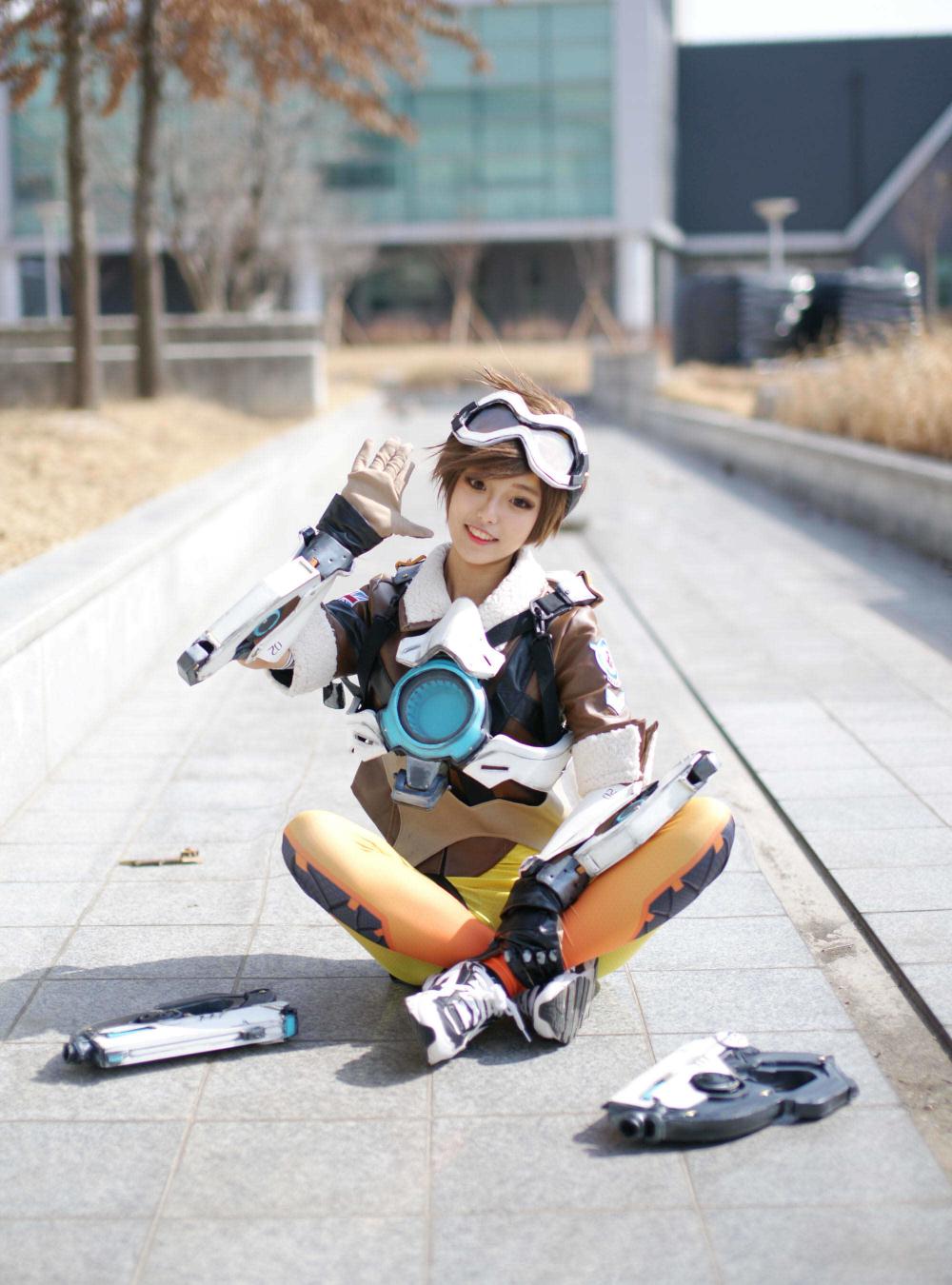 《守望先锋》猎空紧身裤美女高还原度Cosplay