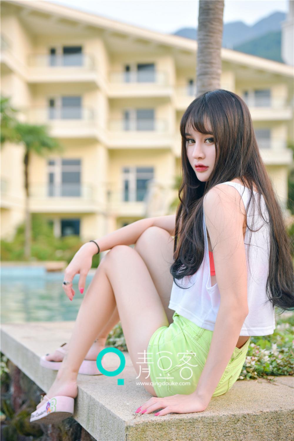 Cheryl青树户外自拍 清新不失妩媚