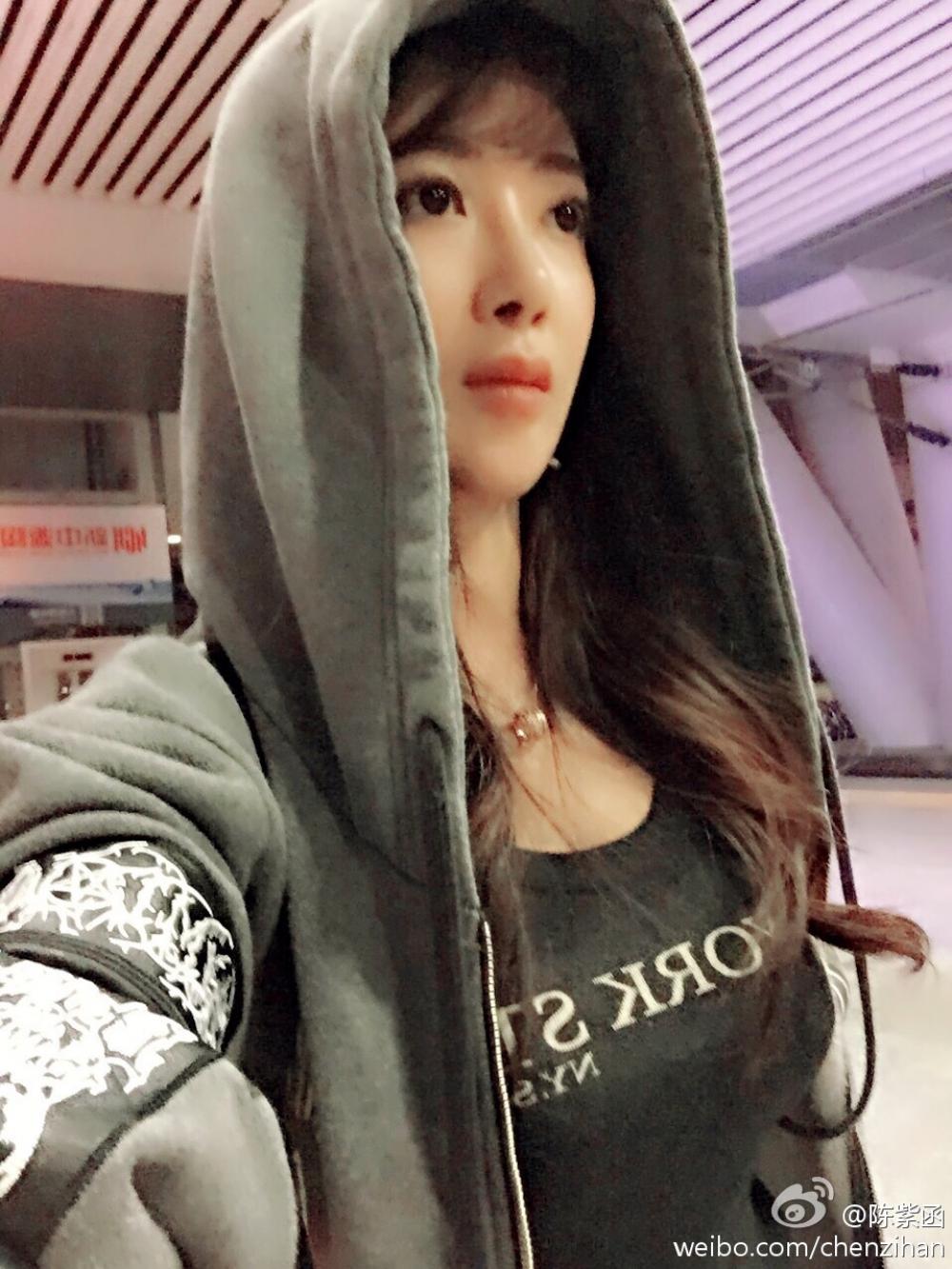 性感美女床姿