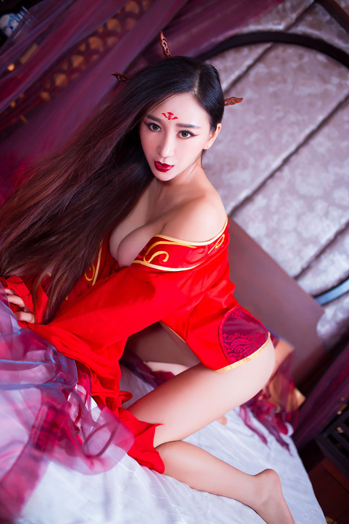 现代东方不败邹晶晶另类性感艺术摄影写真