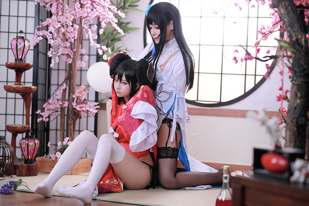 《少女前线》97式和95式性感白丝美腿美女Cosplay