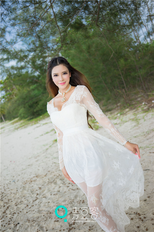 沙滩美女宛恩miyu游玩随拍 海边尽显高雅迷人