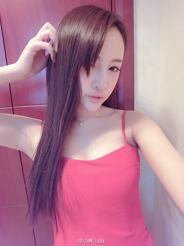 青岛海滩美女