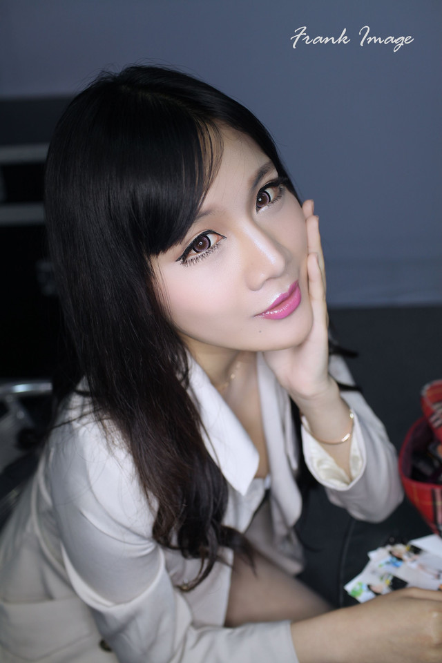 喷血美女车模颖儿写真