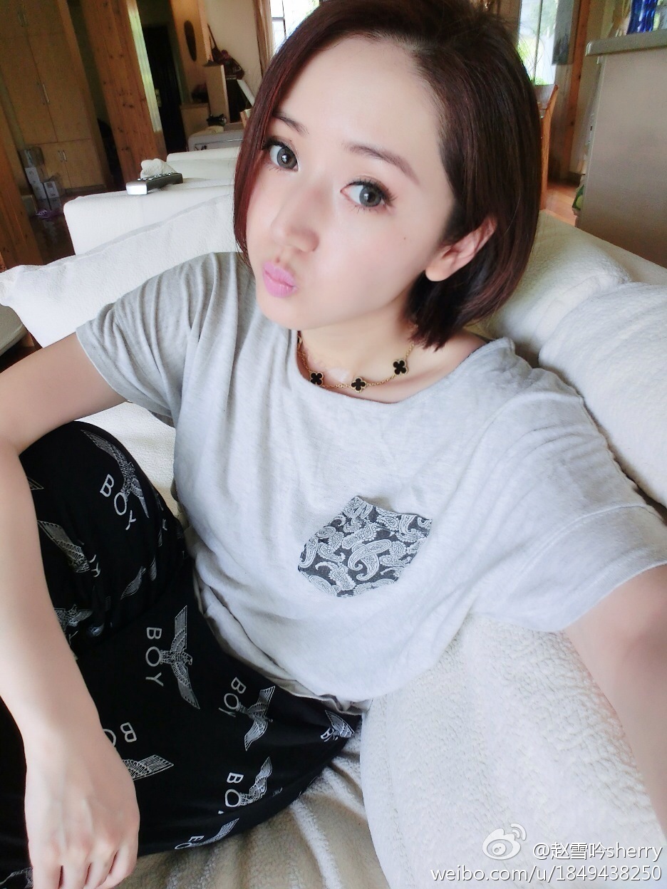 日本表情痛苦的美女