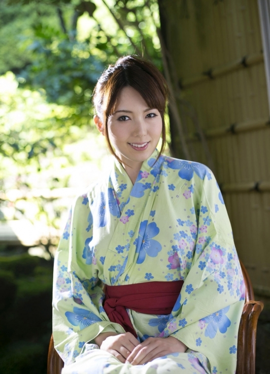 日本女优波多野结衣唯美和服大胆艺术照图片写真
