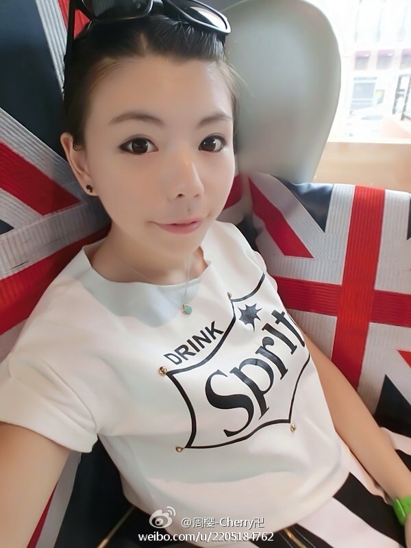 比基尼美女胸罩