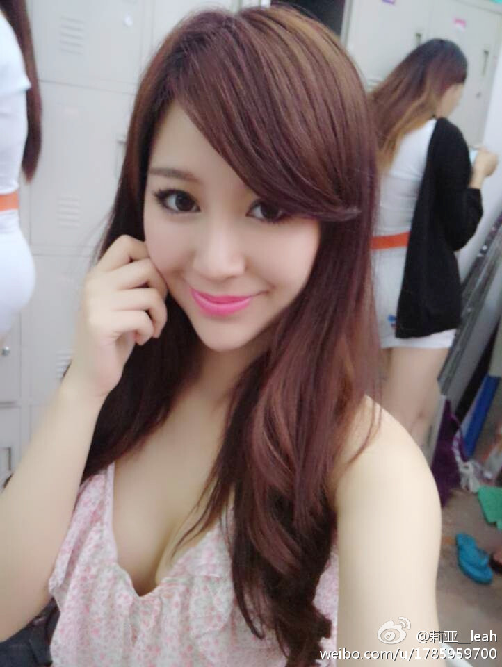大胸美女图片