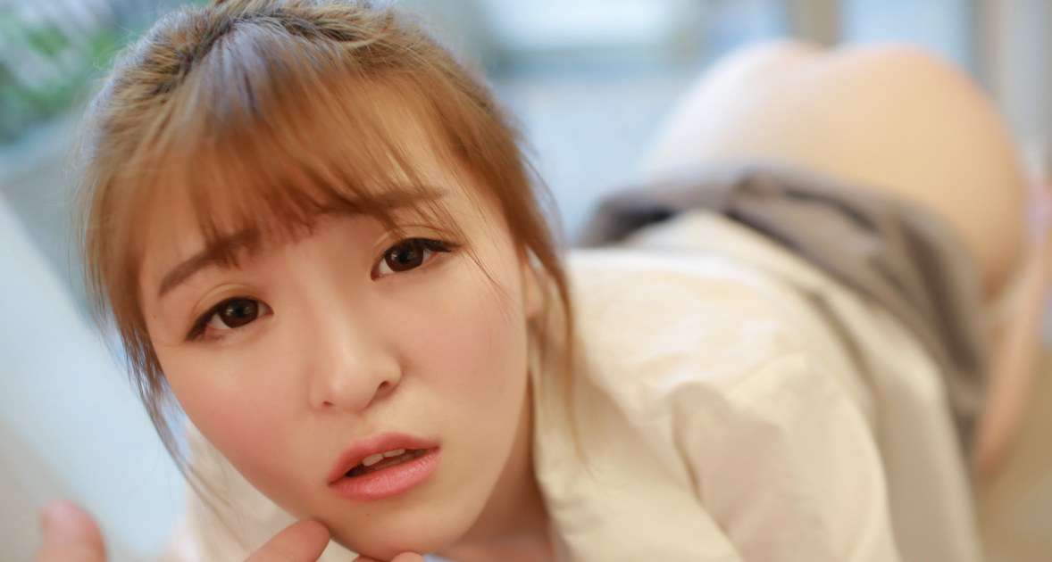 性感学生妹伊小七MoMo翘臀诱惑大尺度写真