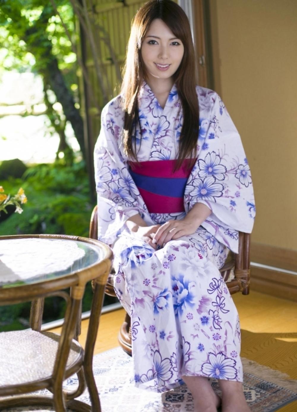 日本女优波多野结衣唯美和服大胆艺术照图片写真