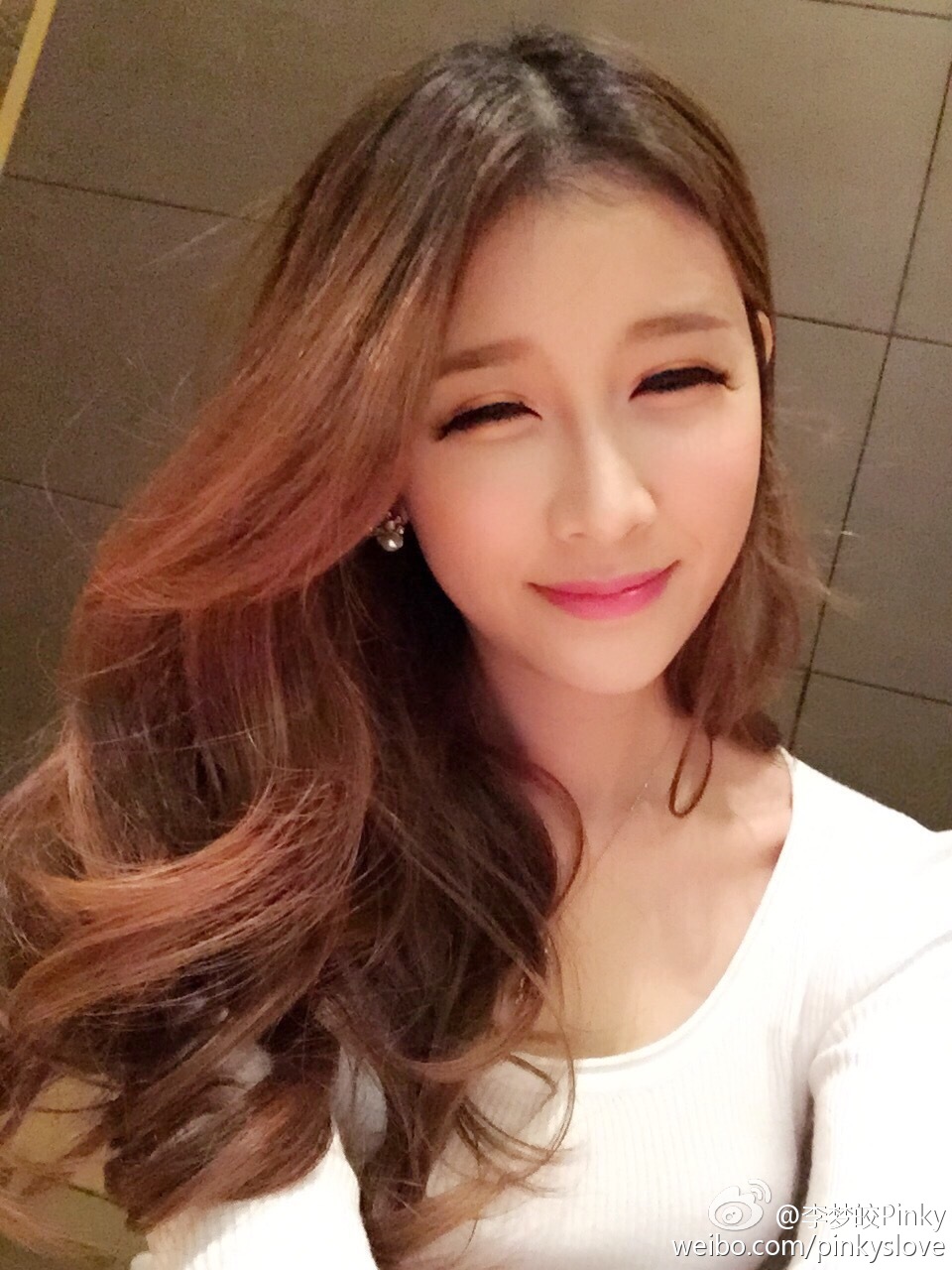 美女翘臀