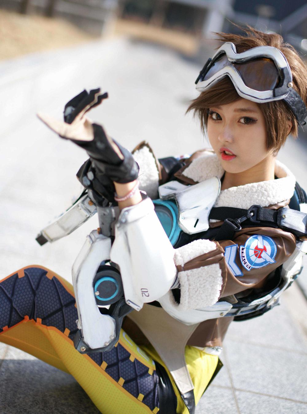 《守望先锋》猎空紧身裤美女高还原度Cosplay