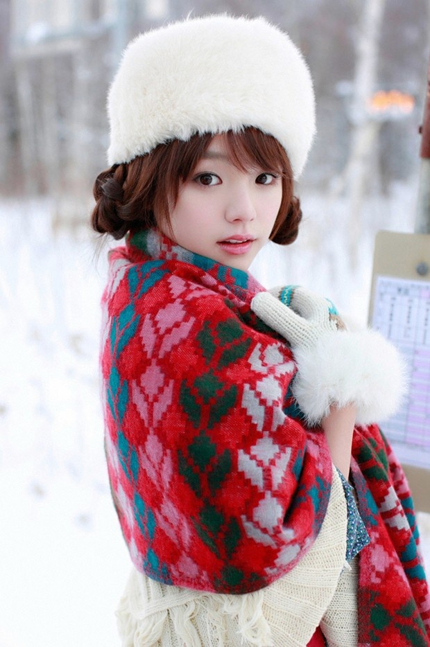 纯美女生筱崎爱雪地写真