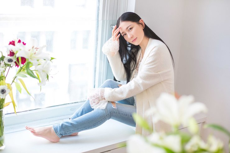 兰玉春日写真简约大方悠然雅致 蕾丝蝴蝶袖温婉柔美
