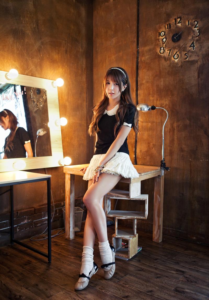 丝交韩国丝袜美女许允美唯美写真