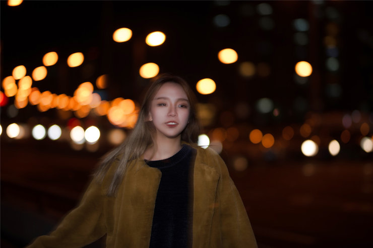 嫩模模夜景美拍 眼神迷离月色