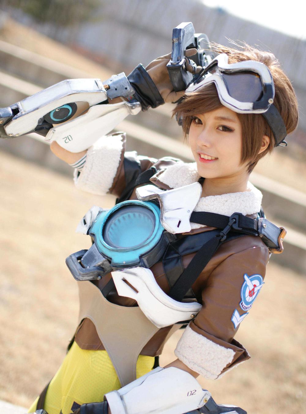 《守望先锋》猎空紧身裤美女高还原度Cosplay