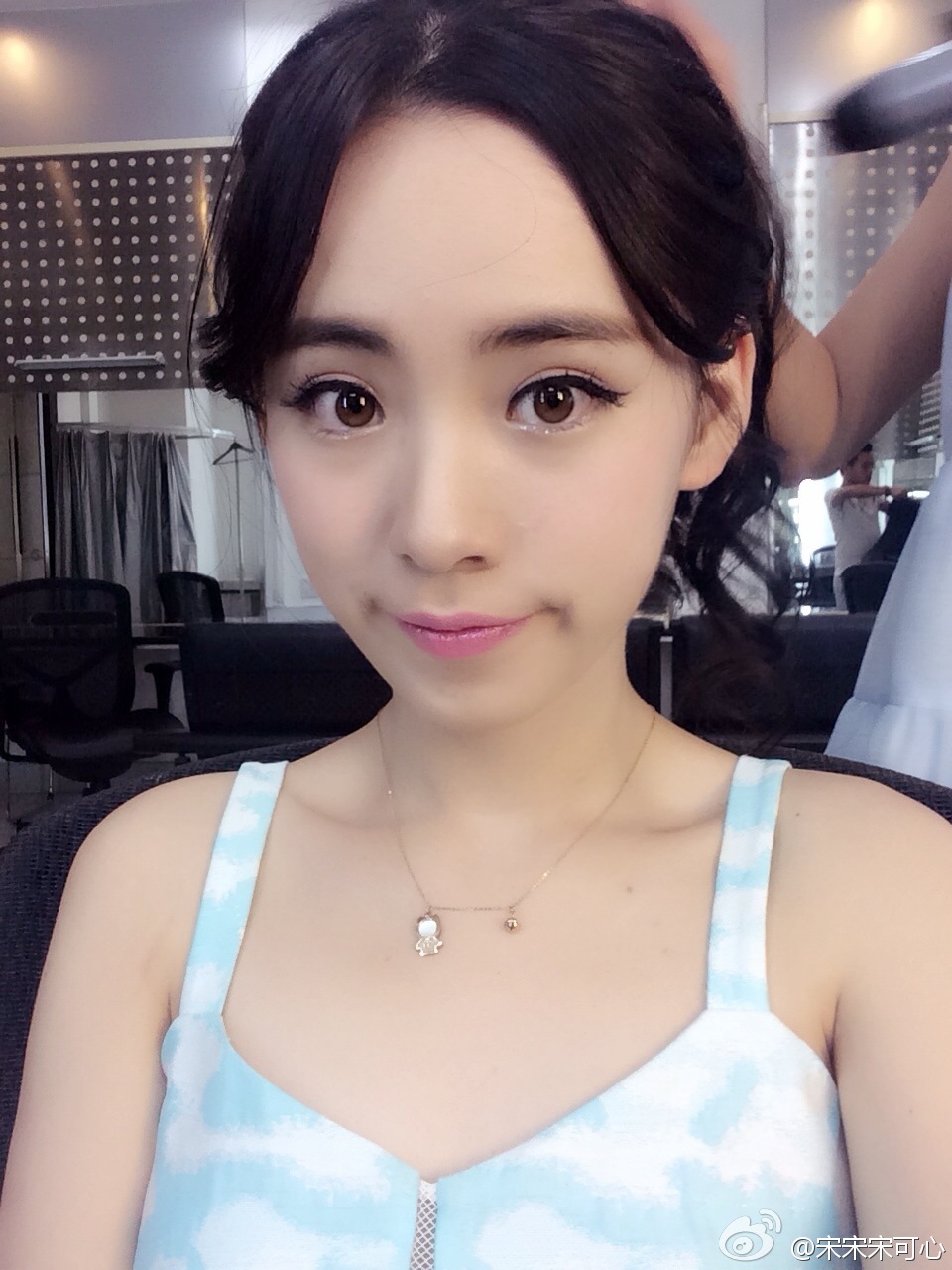 美女雪白的大腿