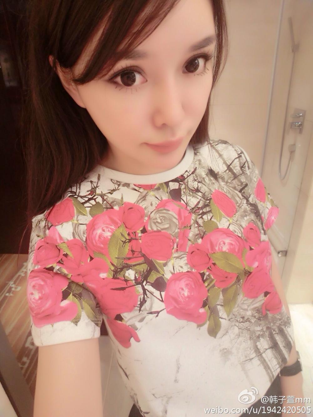 紧身牛仔裤美女图片