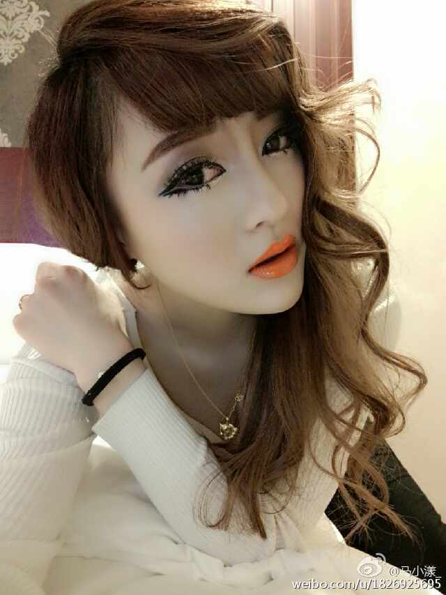 大眼睛美女头像大图