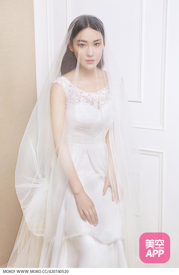 气质美女张馨予唯美婚纱大片曝光 演绎温婉梦幻新娘