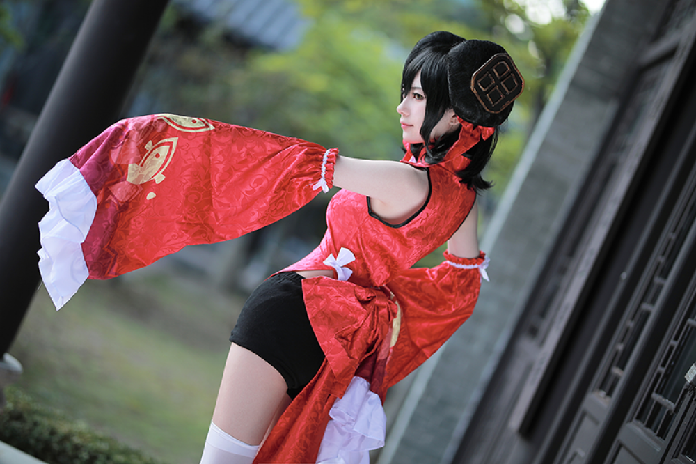 《少女前线》97式性感白丝美腿美女Cosplay