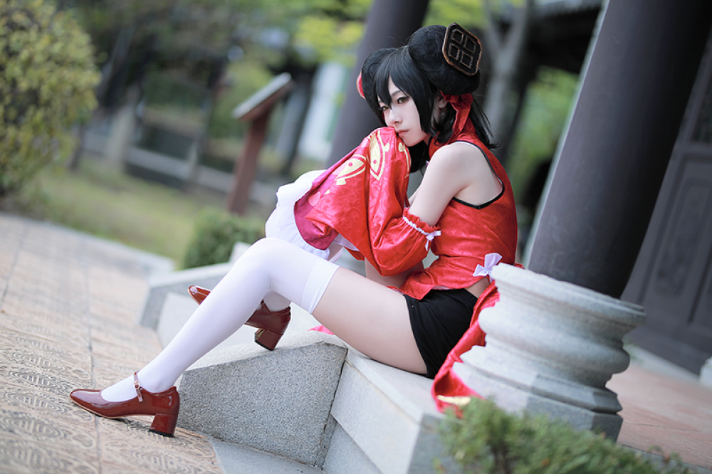 《少女前线》97式性感白丝美腿美女Cosplay