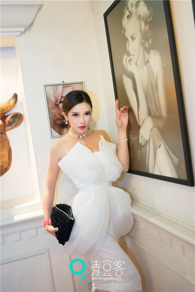 美少女宛恩清纯白裙唯美浪漫写真 温婉前凸图片唯美
