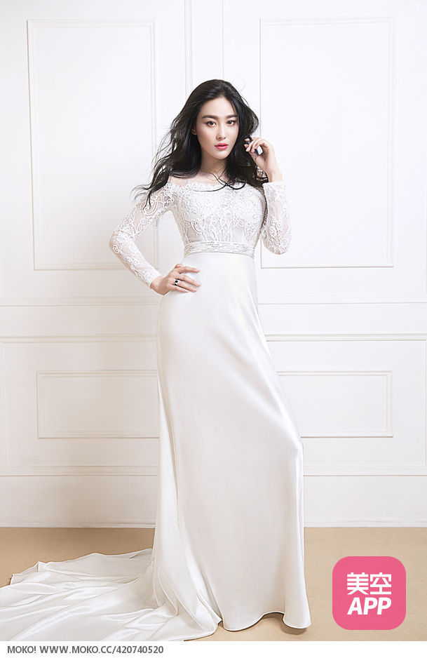气质美女张馨予唯美婚纱大片曝光 演绎温婉梦幻新娘