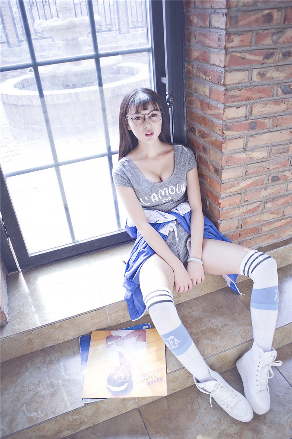 赵小米Kitty水灵灵性感美女丝袜图