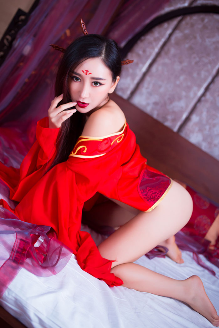 现代东方不败邹晶晶另类性感艺术摄影写真