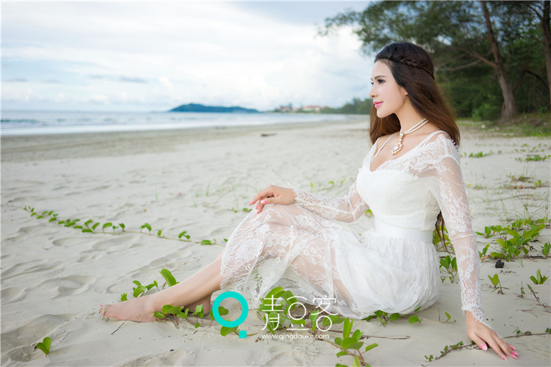 穿白裙子的美女图片美模宛恩纯美白裙写真天使的面庞魔鬼的身材