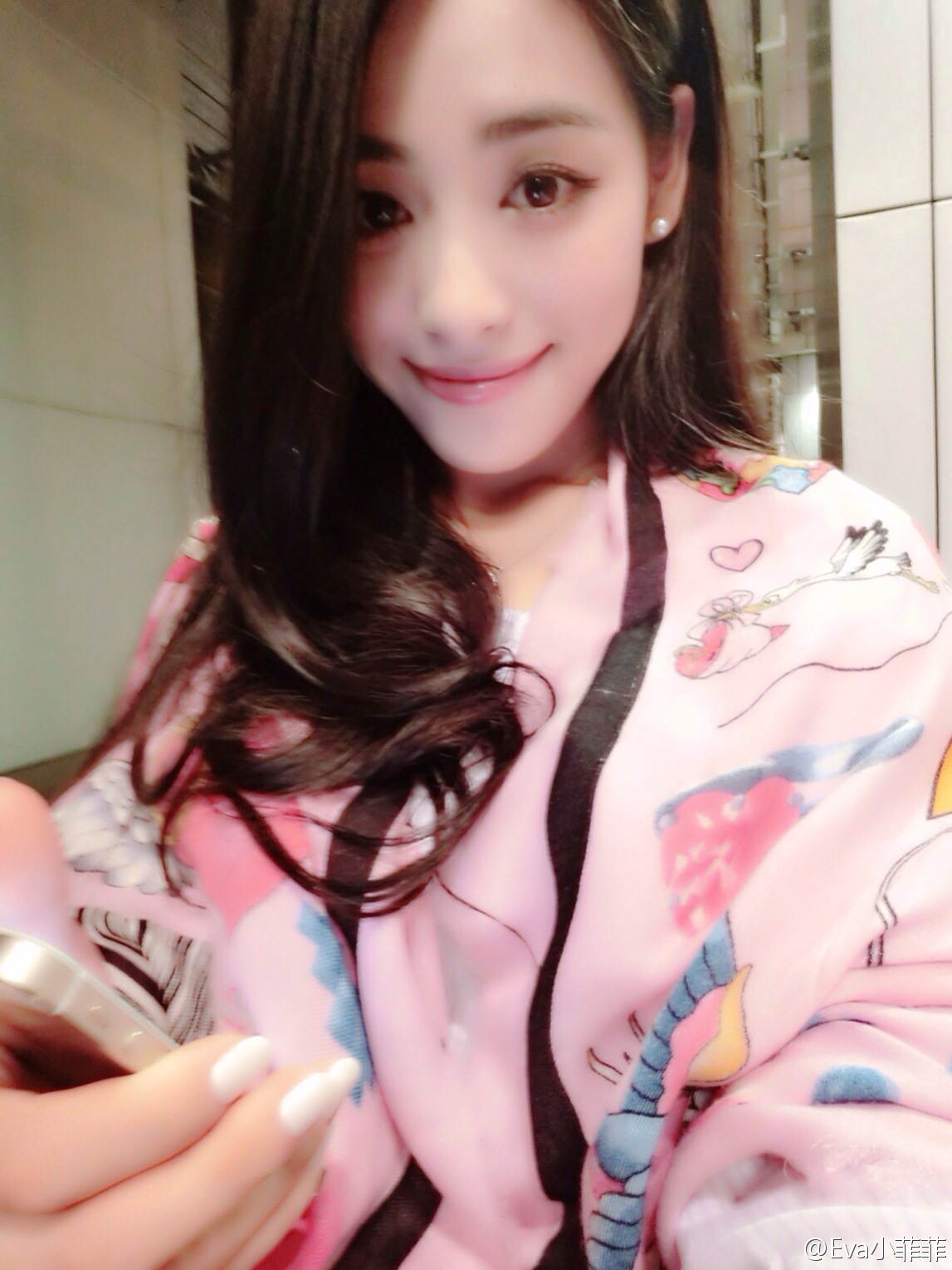 冷艳短发美女气质头像