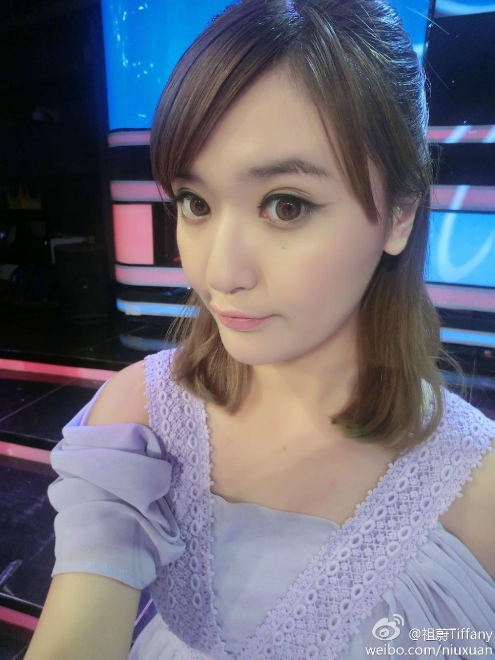 美女湿身无内衣图片