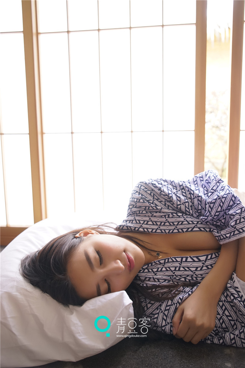 汪佩妮Penny性感睡衣写真 秀迷人身材