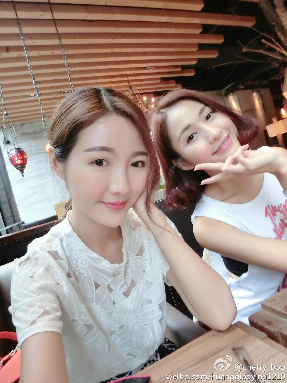 美女戏水