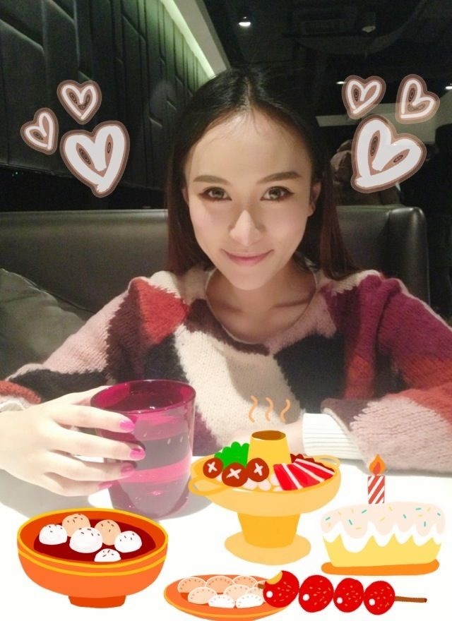 春光短裙美女