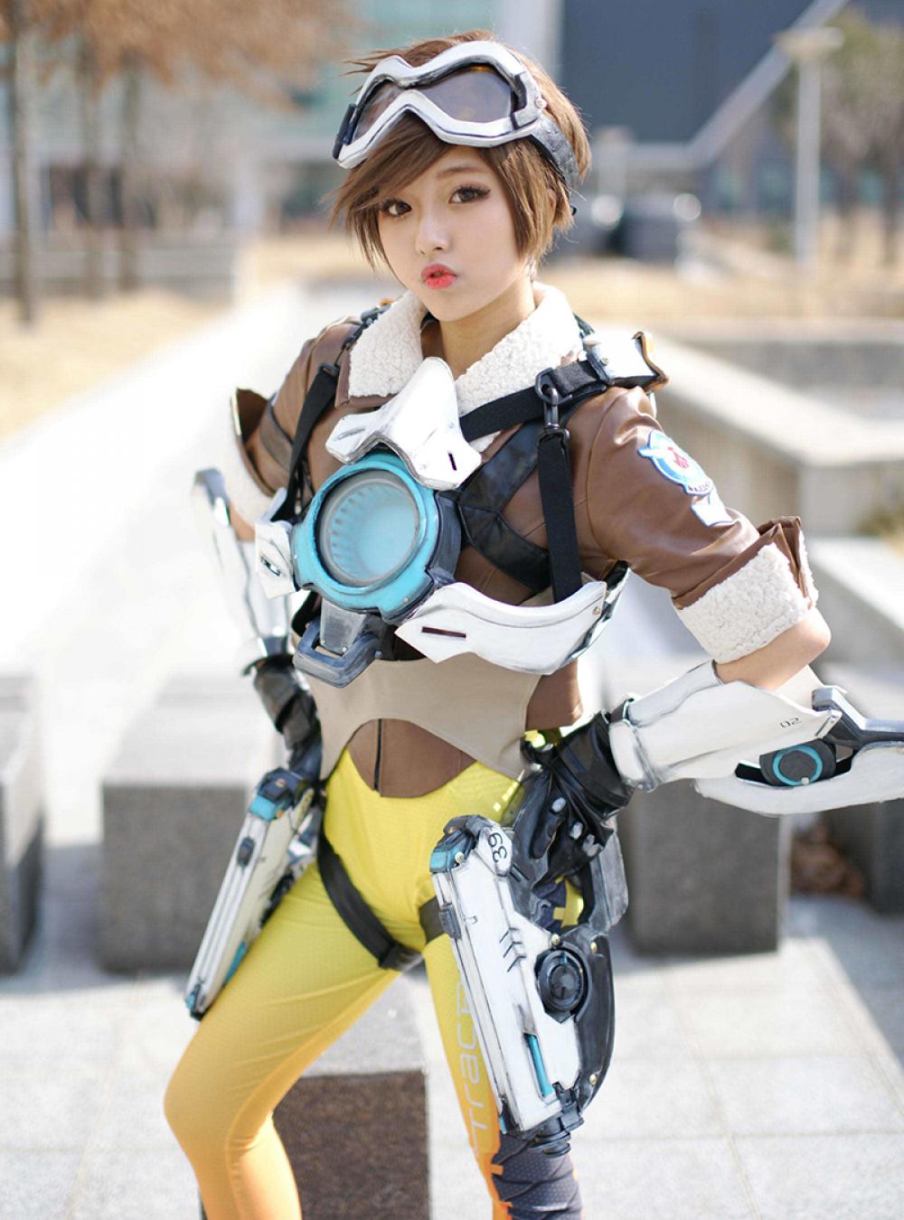 《守望先锋》猎空紧身裤美女高还原度Cosplay